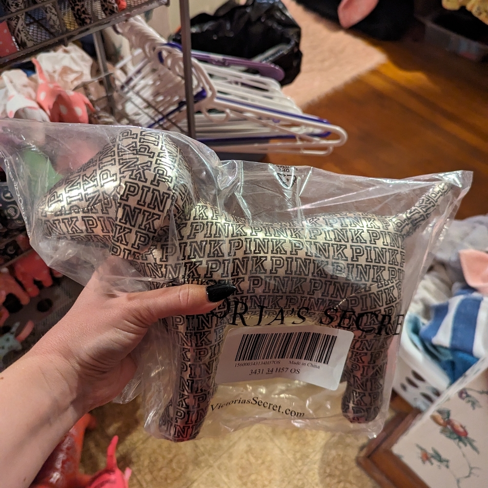 VS Medium Gold Dog
